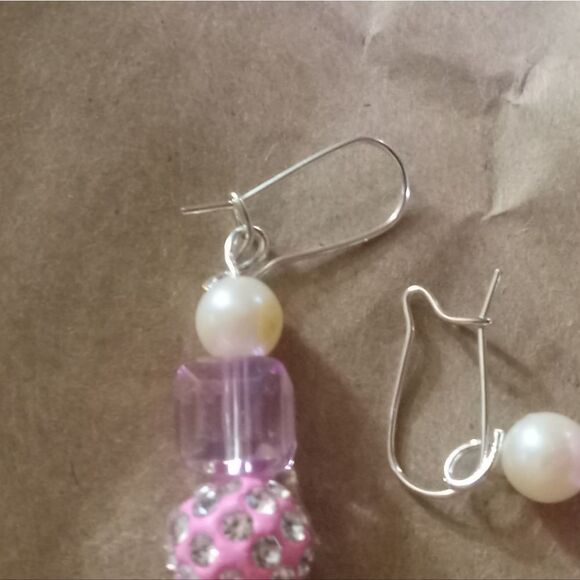 Crystal Earrings.Faceted,hand painted bottom crystal. Hypoallergenic kidney wire - Picture 4 of 4